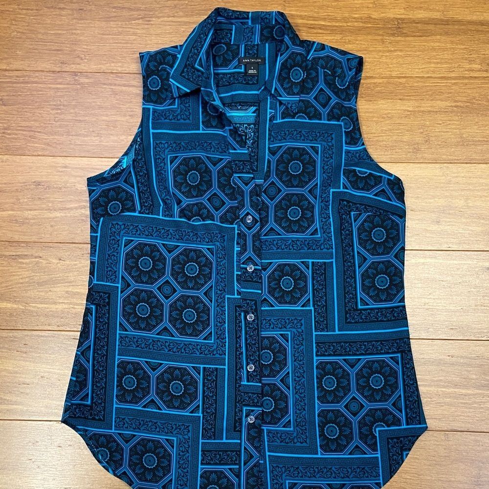 Ann Taylor Floral Blue Geometric Sleeveless Button Up Blouse size Small